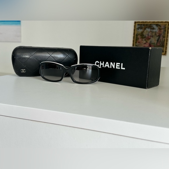 Chanel sunglasses black/white - Picture 1 of 5